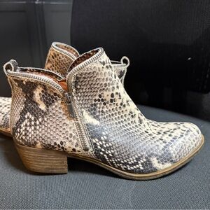 Lucky Brand Beige and Black Ankle Boots